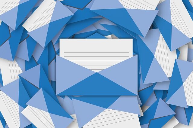 Group email manager with Simplelists features A graphic showing lots of envelopes
