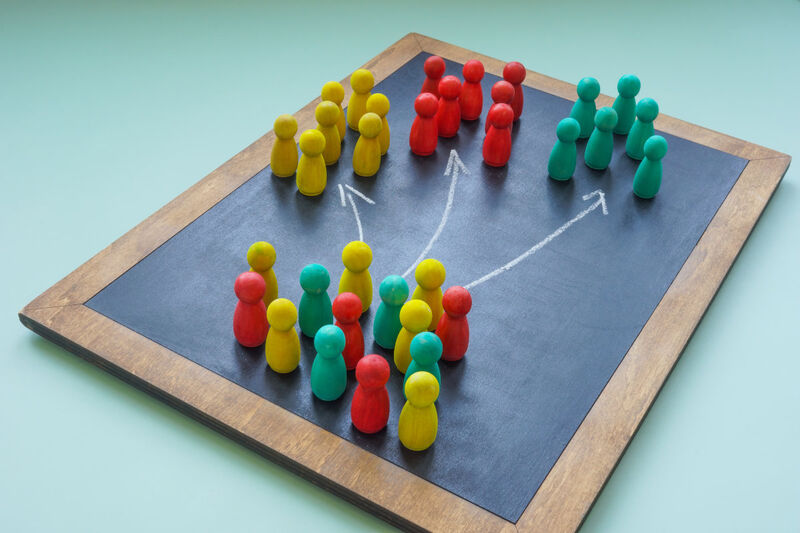 Easily segment groups of people with Simplelists An image showing people being divided into segments